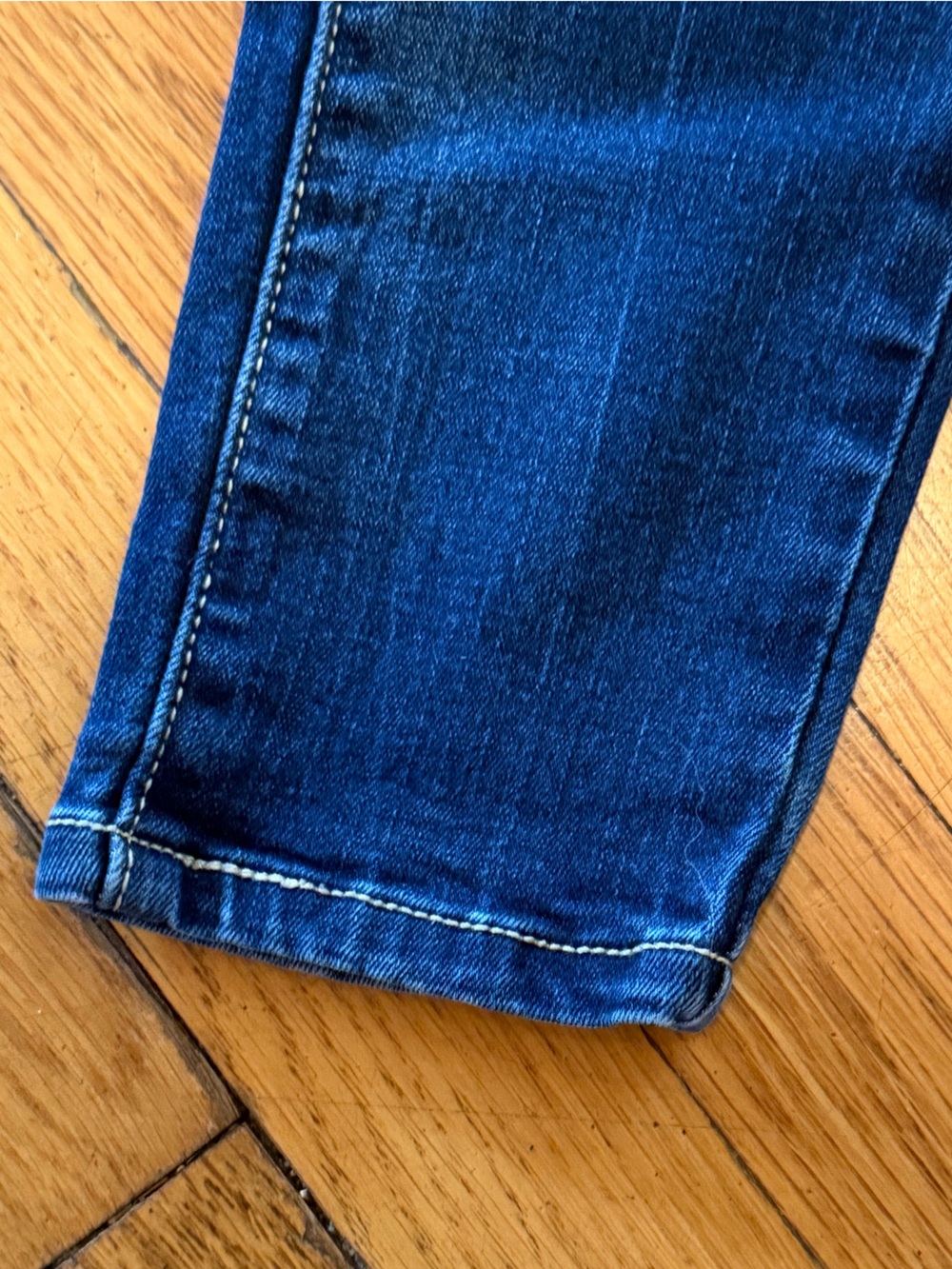 Levi's Women's Faded Dark Blue Skinny Jeans - Picture 2 of 9